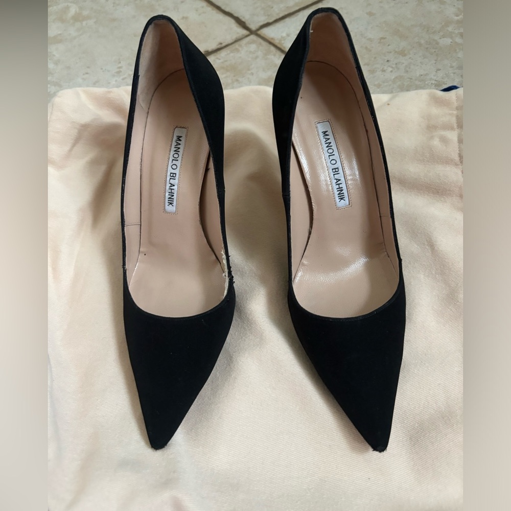 Manolo Blahnik Black Suede Pointed Toe Pumps
